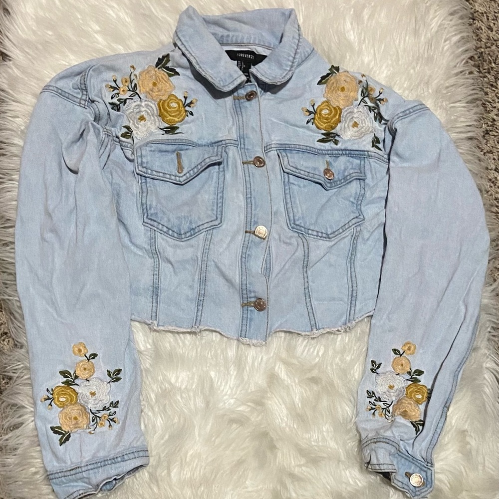 Flower Embroidered Denim Jacket 💛